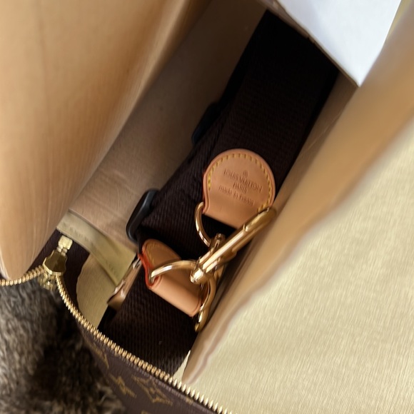 Louis Vuitton Alize 24H Travel Hand Bag - Picture 6 of 11